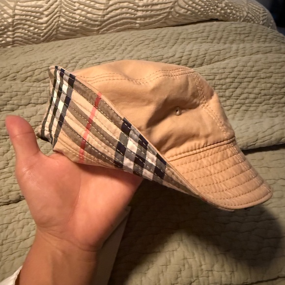 Burberry Little Kid's Reversible Canvas Bucket Hat - Picture 6 of 10